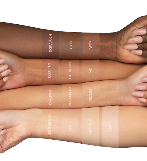 HUDA BEAUTY GloWish Luminous Pressed Powder - 0.35oz